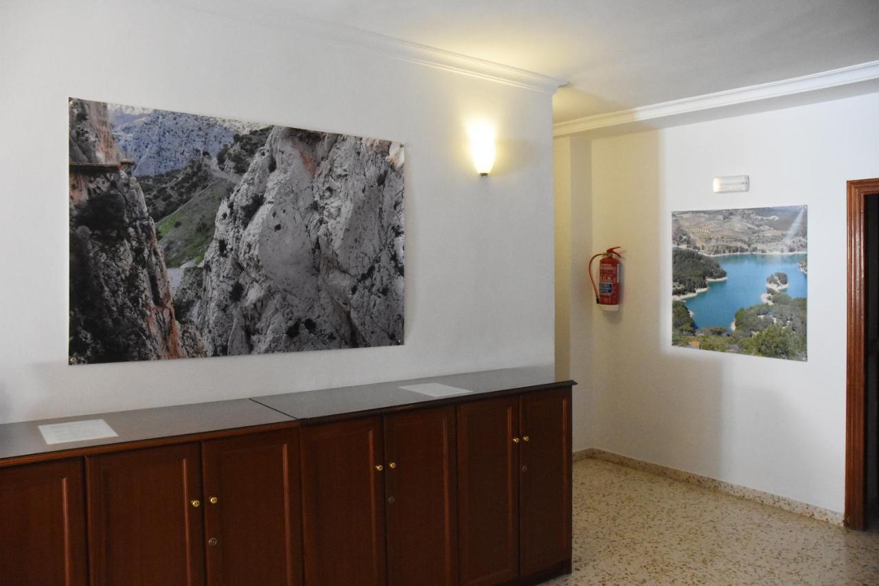 Hostal Restaurante El Cruce Ardales Bagian luar foto
